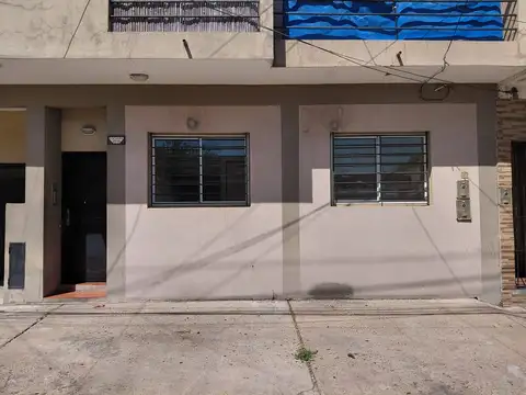 Departamento muy grande en venta o permuta. Planta Baja
