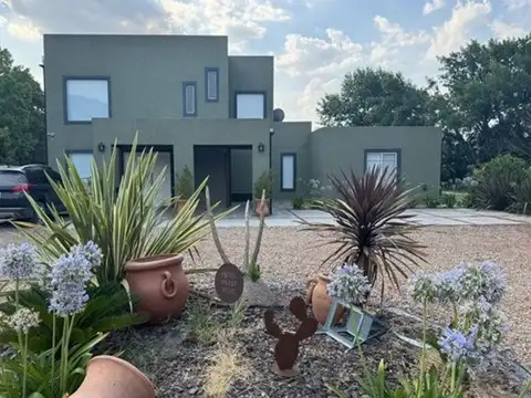 VENTA CASA 4 AMB CON PILETA COUNTRY LUJAN