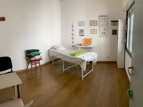 Villate 1800 oficina con  cocina y baño compartidos