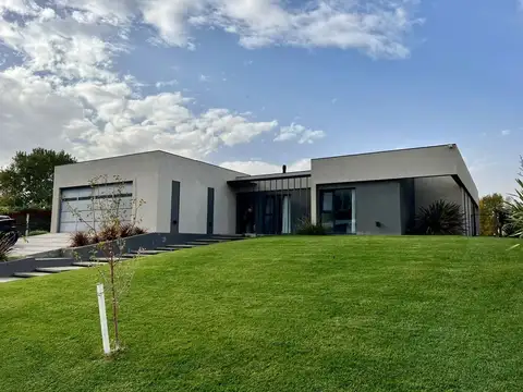 Casa en Venta en Los Canales Golf Club Plottier
