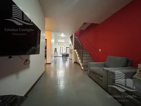 Casa en Venta con 3 cocheras