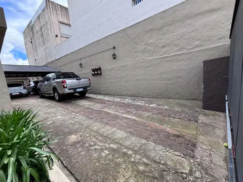 Casa 8 ambientes con 4 baños