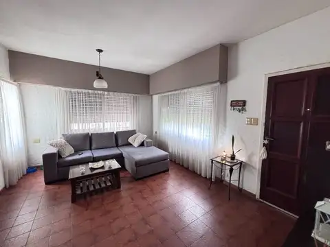 CASA EN VENTA EN PERGAMINO CON PILETA