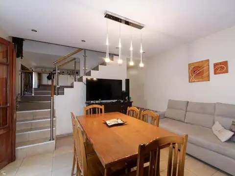 CASA EN VENTA 2 DORMITORIOS ESPAÑA Y HOSPITALES