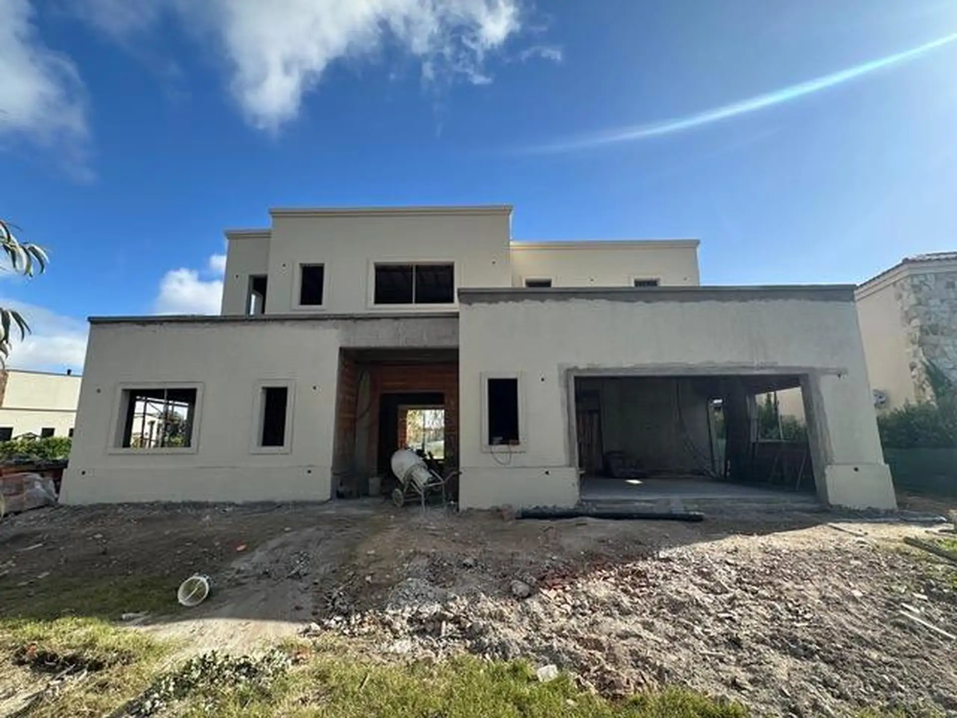 Casa estilo moderno en el barrio privado Casonas del Haras