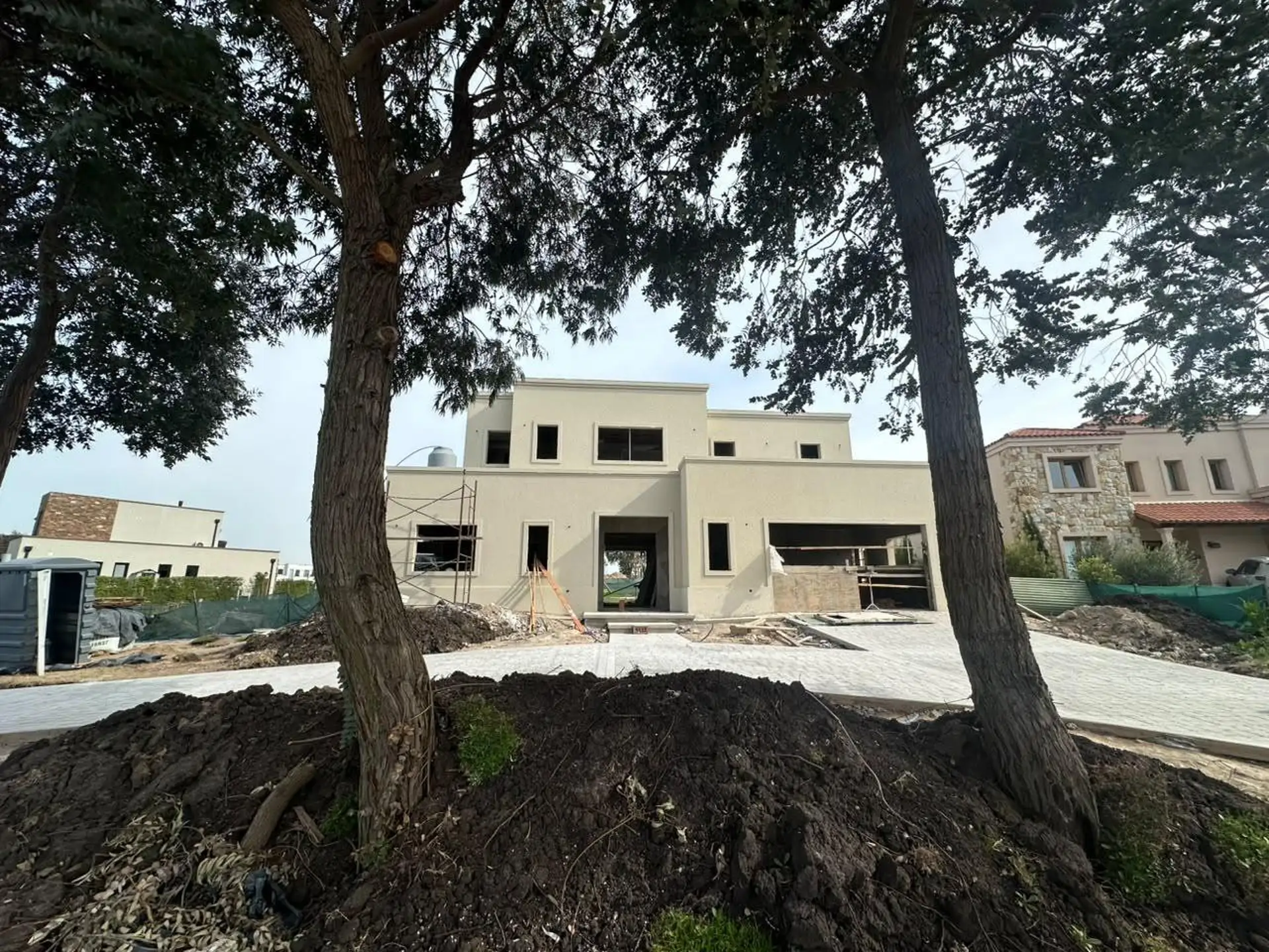 Casa estilo moderno en el barrio privado Casonas del Haras