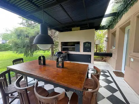 Casa 6 ambientes con 3 baños