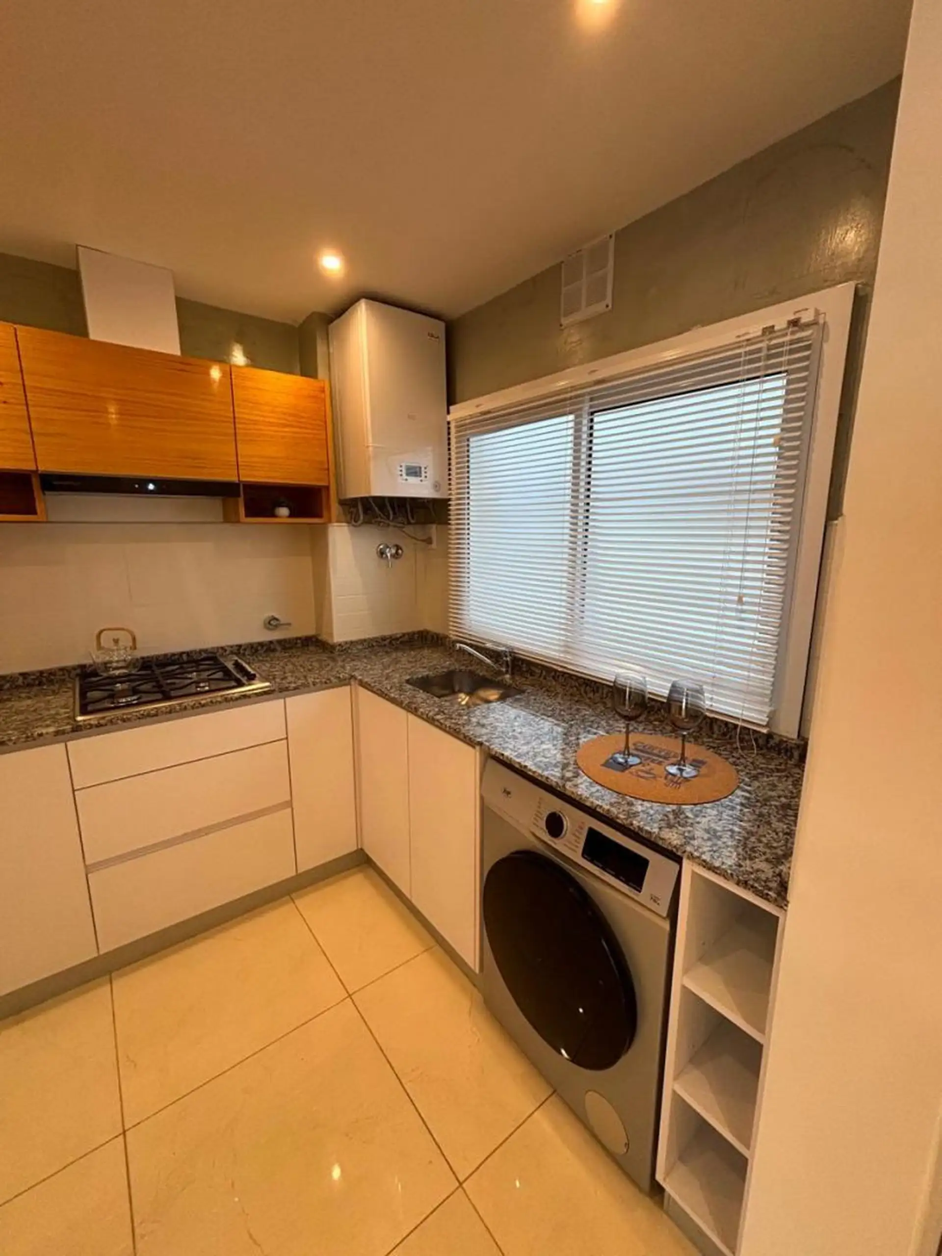 venta de departamento 4 ambientes a la calle con balcon corrido