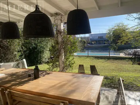 Casa sobre lote al agua en alquiler en Barrancas de Santa María
