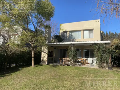 Casa sobre lote al agua en alquiler en Barrancas de Santa María