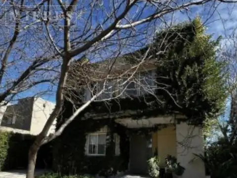 Casa sobre lote al agua en alquiler en Barrancas de Santa María
