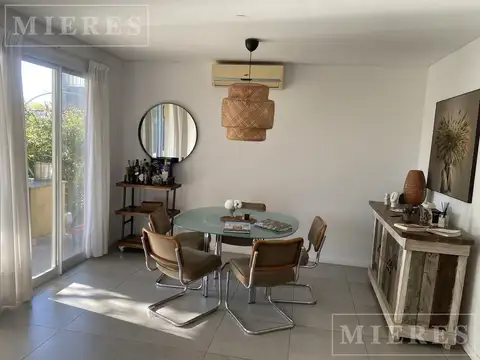 Casa 4 ambientes con 2 baños