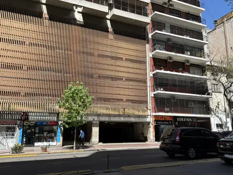 Cochera en venta – Primer Entrepiso (mejor ubicación del edificio)