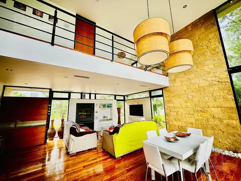 Casa 6 ambientes con 4 baños