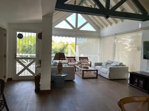 Casa 6 ambientes con 4 baños