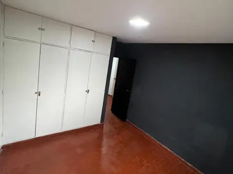 Depto Tipo Casa en Alquiler con 1 cocheras