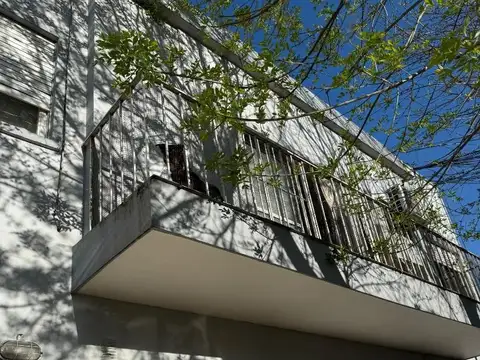 DEPARTAMENTO 4 AMB PRIMERO POR ESCALERA