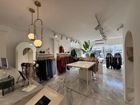 Local comercial sobre la calle Videla