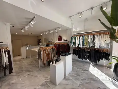 Local comercial sobre la calle Videla