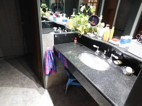 Casa 5 ambientes con 3 baños