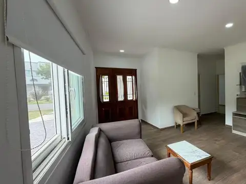 Casa 3 ambientes con 2 baños