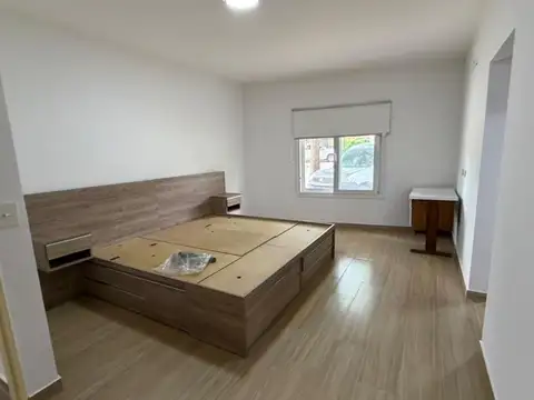 Casa en Alquiler con 2 cocheras