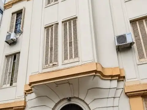 Departamento 3 ambientes a la venta, zona La Boca, con balcón al frente, muy luminoso.