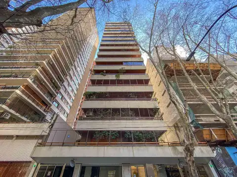 Excelente Piso 5 Amb. - 2 Coch. Fijas/ Terraza/ Balcón