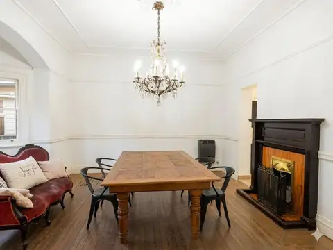 Casa en Alquiler con 2 cocheras
