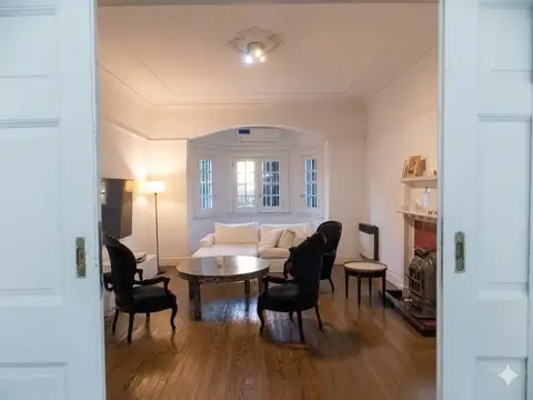 Casa en Alquiler con 2 cocheras