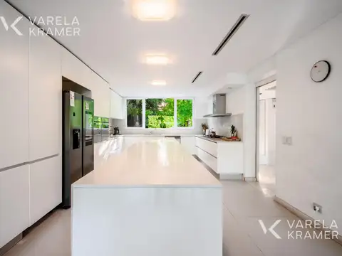 Casa 10 ambientes con 7 baños