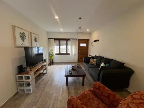 Casa 3 ambientes con 2 baños