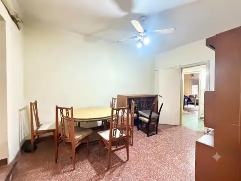 Casa 7 ambientes con 2 baños