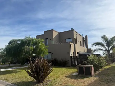 Casa en venta en San sebastián Área 9 A la laguna