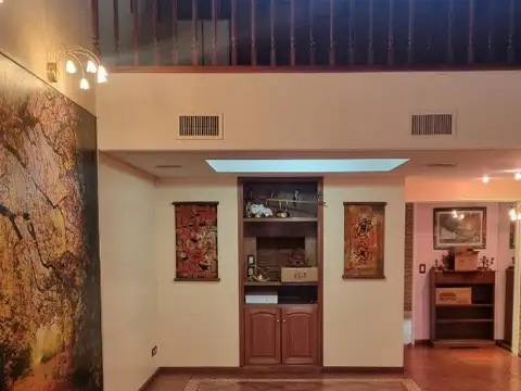 Casa 6 ambientes con 4 baños