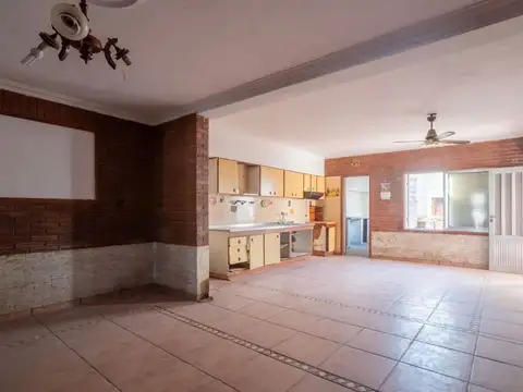 Casa 4 ambientes con 1 baño