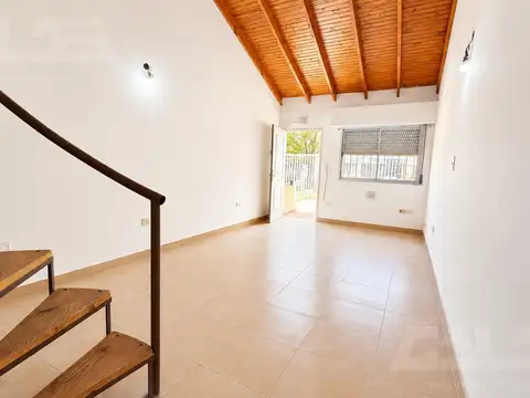 Depto Tipo Casa en Alquiler de 2 dormitorios
