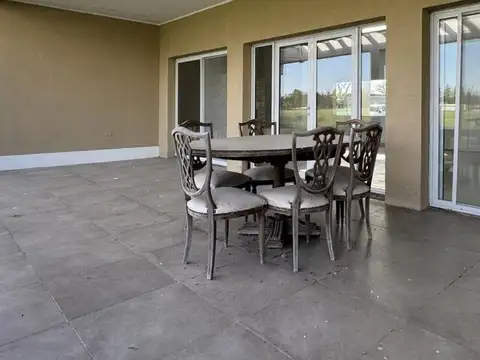Casa 4 ambientes con 3 baños