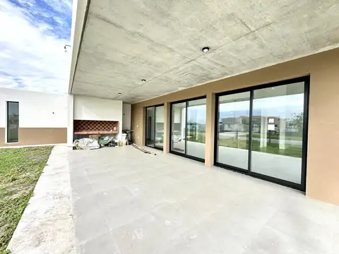 Casa en Venta en Countries y Barrios Cerrados en Ezeiza, USD 239.000