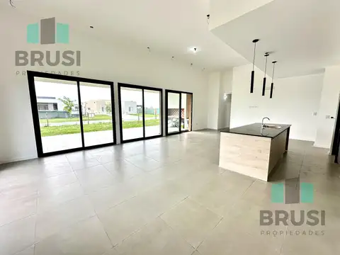 Casa 4 ambientes con 3 baños