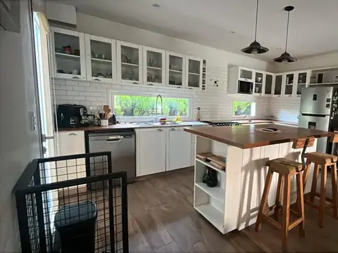 Casa en Venta con 2 cocheras