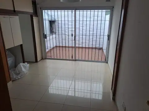 Duplex 3 ambientes ubicado a 50 mts. de Avda. de Mayo