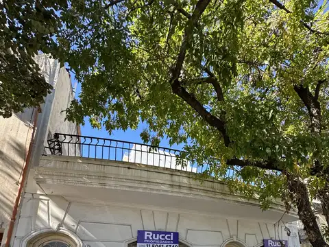 CASA 4 AMB. IDEAL CONSTRUCTOR SOBRE LOTE DE 8,84 X 28,90 SE PUEDE CONSTRUIR 8 PISOS