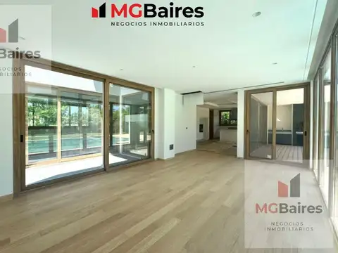 Casa en Venta con 6 cocheras
