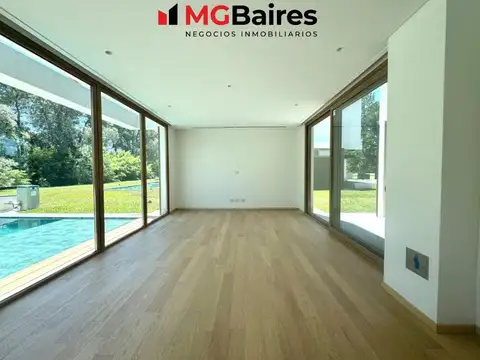 Casa 6 ambientes con 5 baños