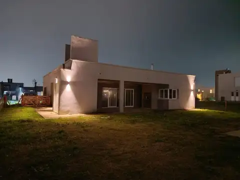 Casa en Venta en Horizontes al Sur, USD 179.000