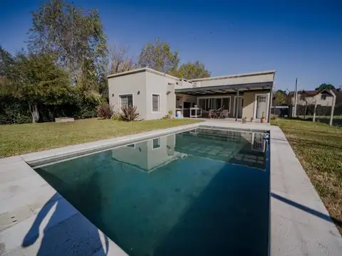 VENTA CASA PARQUE SAKURA 4 AMBIENTES  - PERMUTA