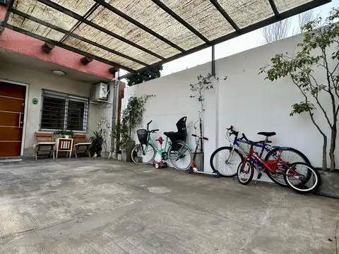 Depto Tipo Casa en Venta con 1 cocheras