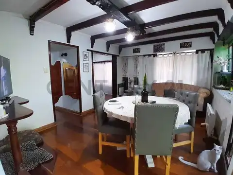 Casa 6 ambientes con 2 baños