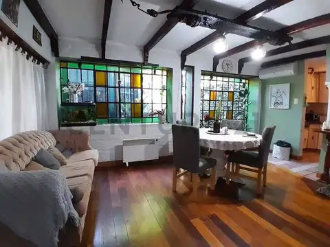 Casa 3 ambientes con Consultorios en Esquina - Ubicación Privilegiada en José Mármol.